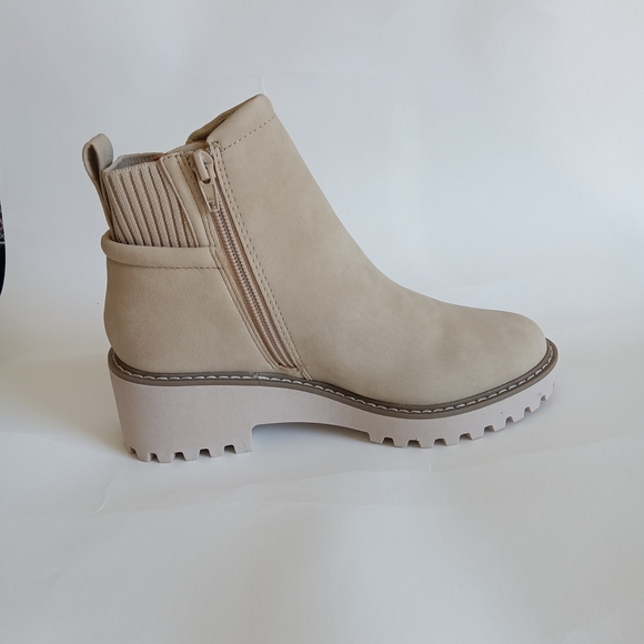 Beige Ankle Boots Time And Tru - Picture 10 of 10